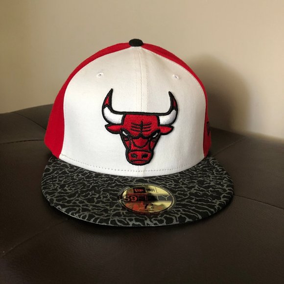 Chicago Bulls Fitted Hat (7 3/8) - Picture 1 of 4